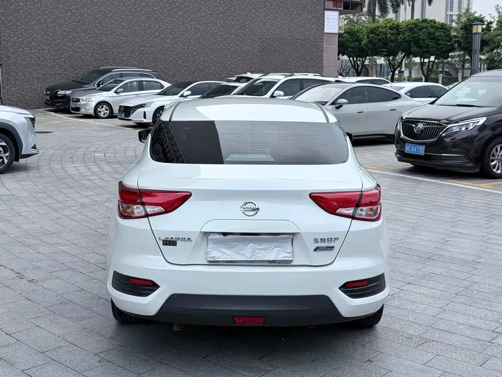 Nissan Bluebird — миниатюра 8
