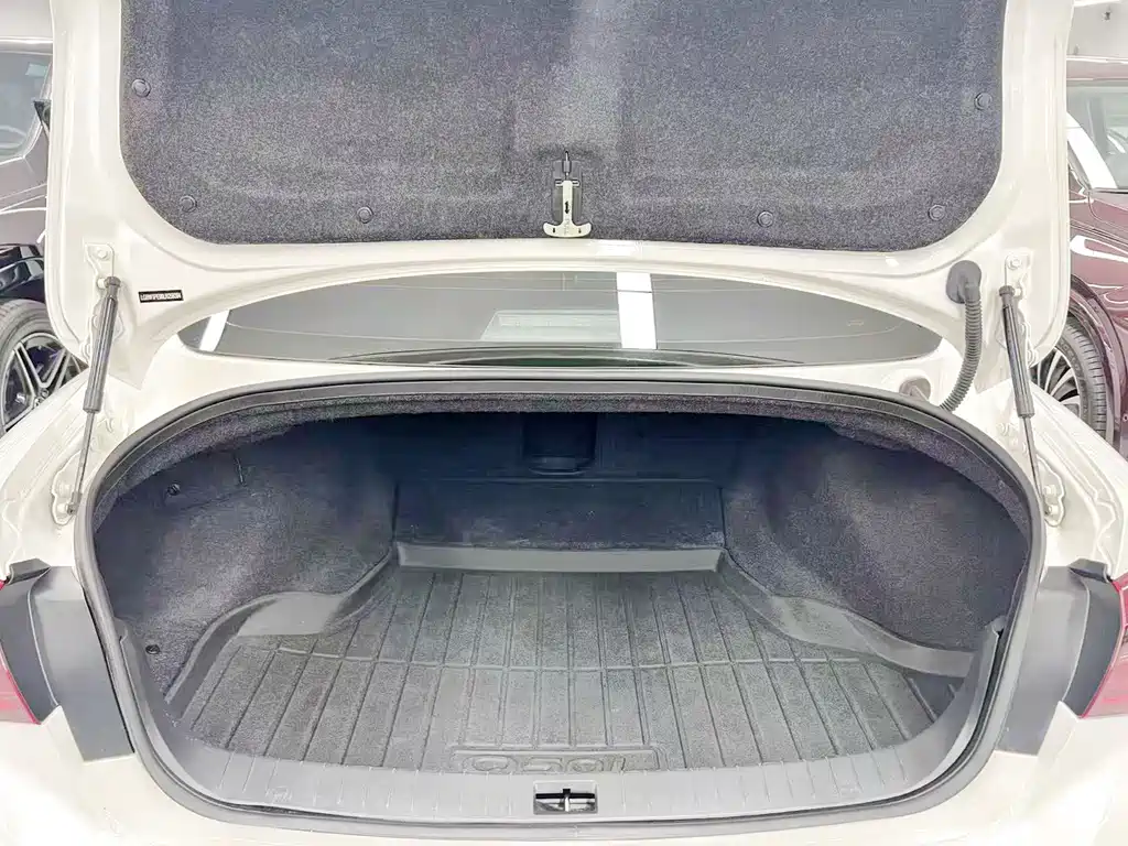 Infiniti Q50L — миниатюра 18