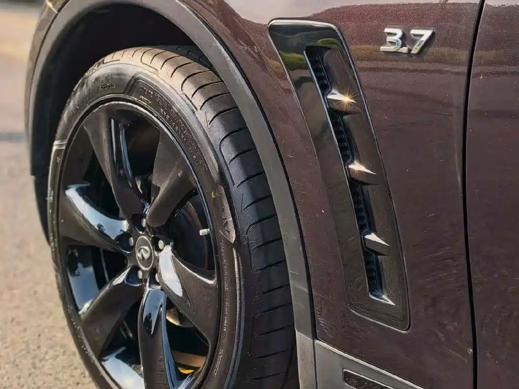 Infiniti QX70 — миниатюра 5