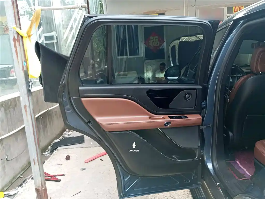 Lincoln Aviator (Import) — миниатюра 18