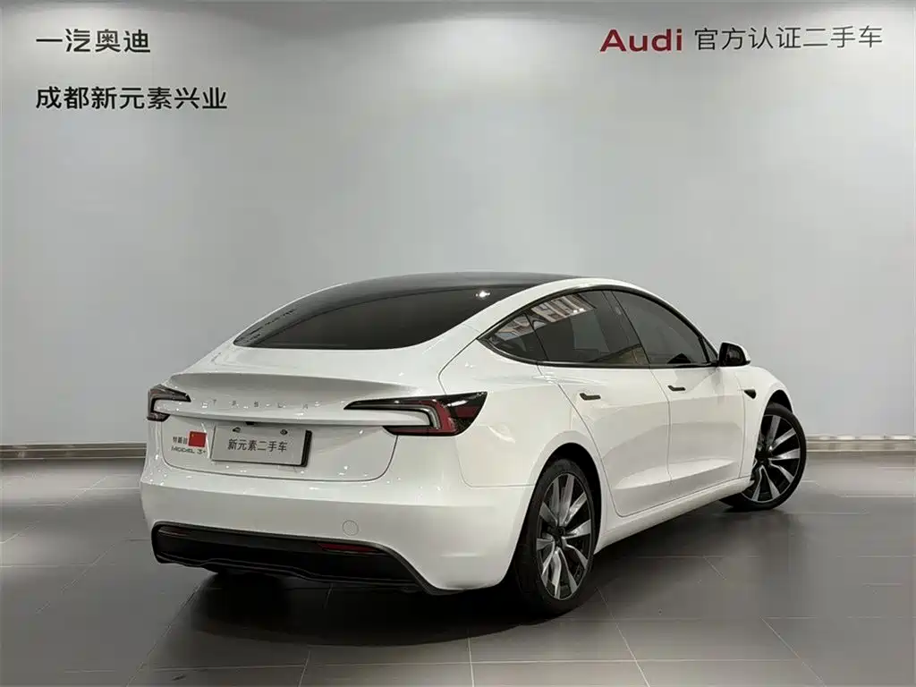 Tesla Model 3 — миниатюра 4