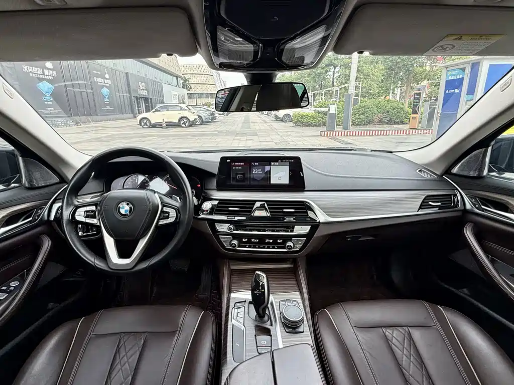 BMW 5 Series — миниатюра 7