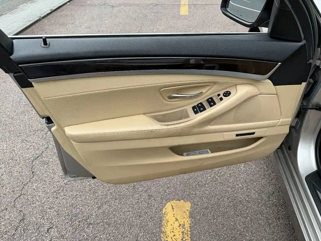 BMW 5 Series — миниатюра 6