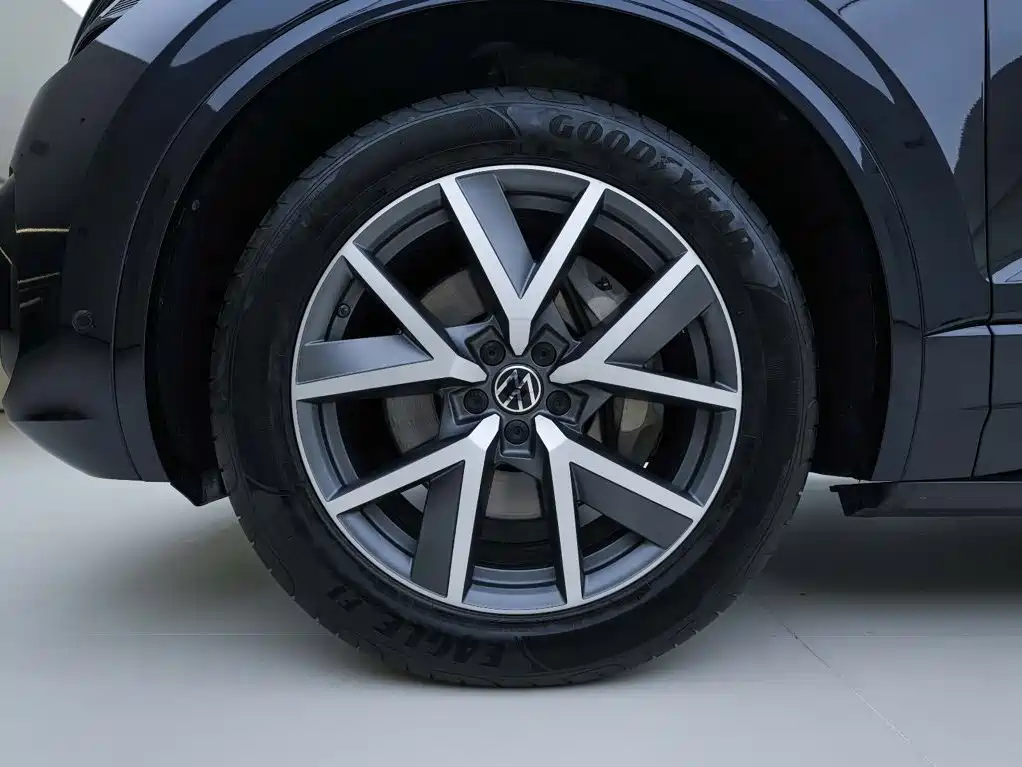 Volkswagen Touareg — миниатюра 11
