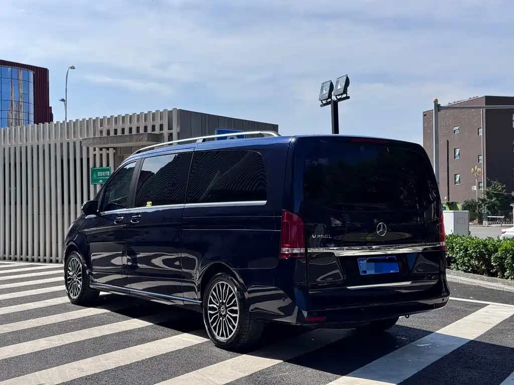 Mercedes-Benz V-Class — миниатюра 2
