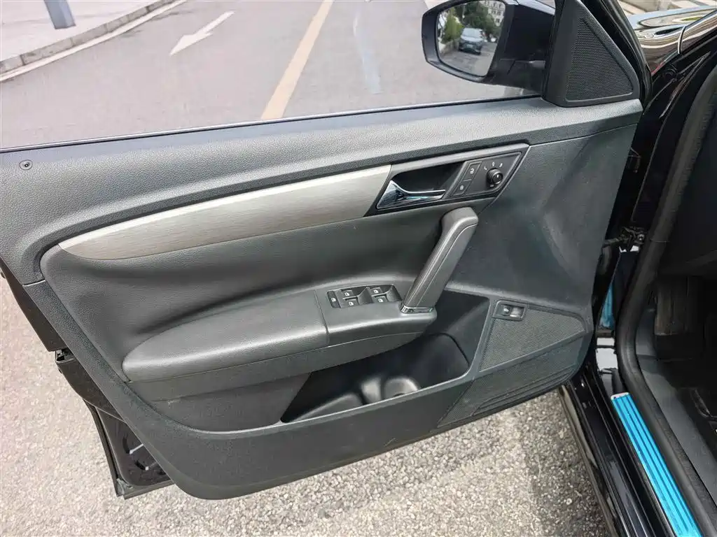 Volkswagen Lavida 2015 1.6L AT Comfort
