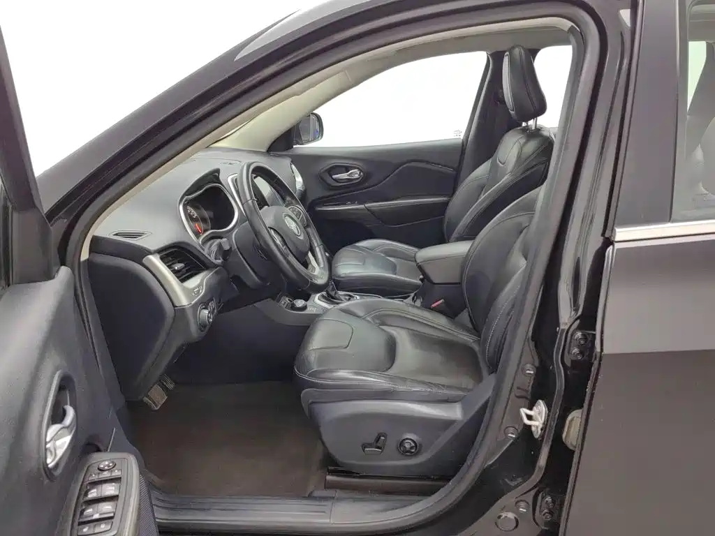 Jeep Cherokee — миниатюра 10