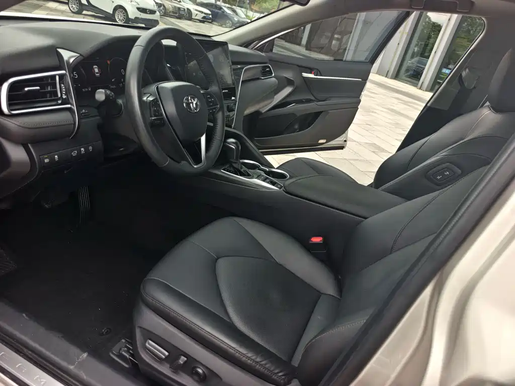 Toyota Camry — миниатюра 9