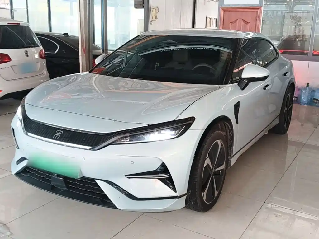 BYD L EV