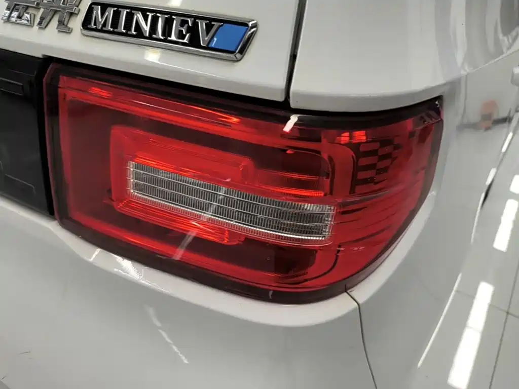 Wuling MINIEV — миниатюра 8