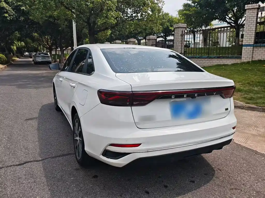 Geely Emgrand — миниатюра 5