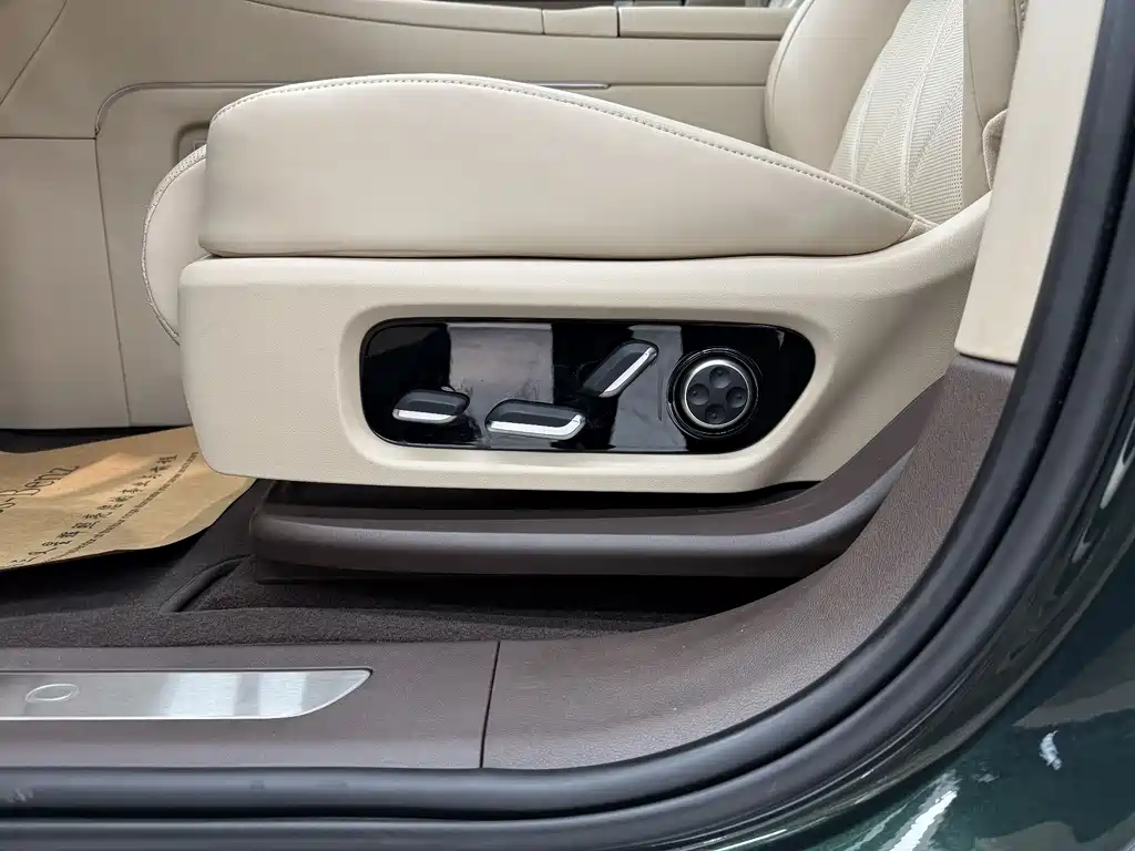 AITO ASK THE WORLD M9