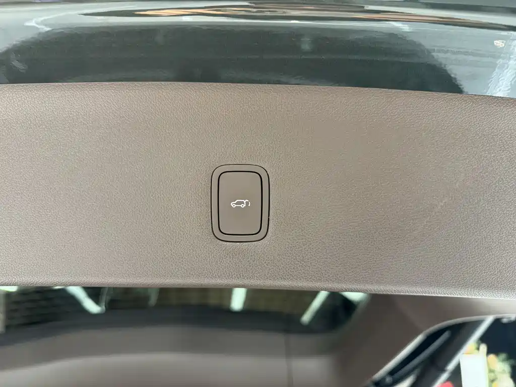 AITO ASK THE WORLD M9