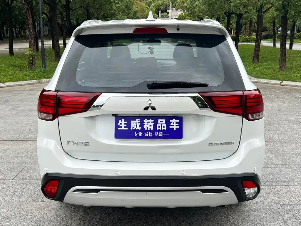 Mitsubishi Outlander — миниатюра 5