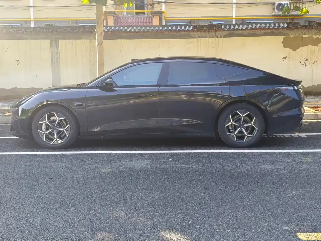 Lynk & Co 10 — миниатюра 10