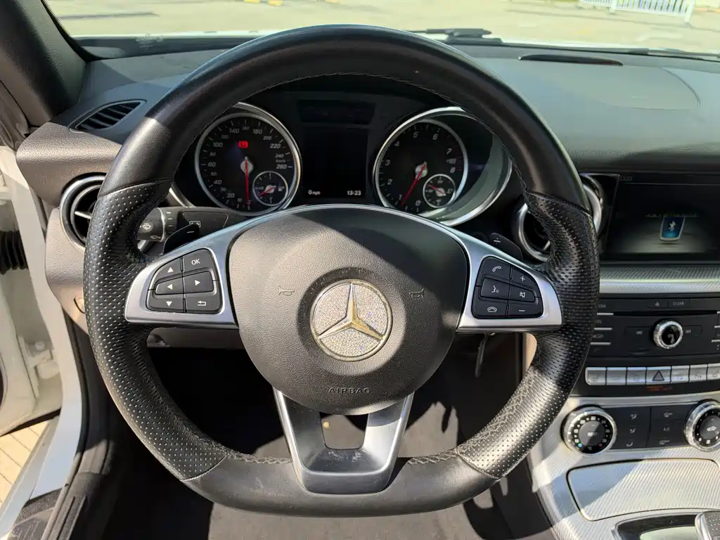 Mercedes-Benz SLC — миниатюра 13