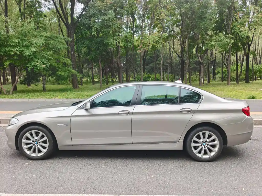 BMW 5 Series — миниатюра 3