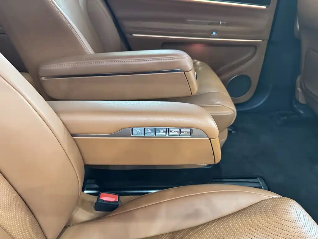 AITO ASK THE WORLD M9