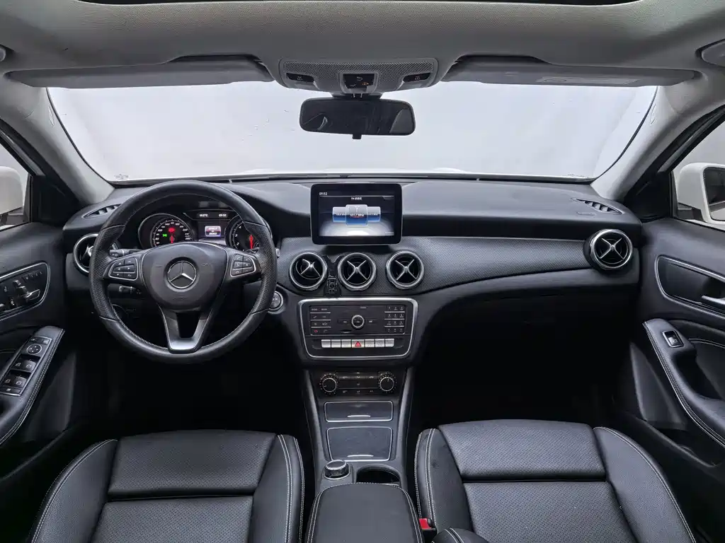 Mercedes-Benz GLA — миниатюра 12