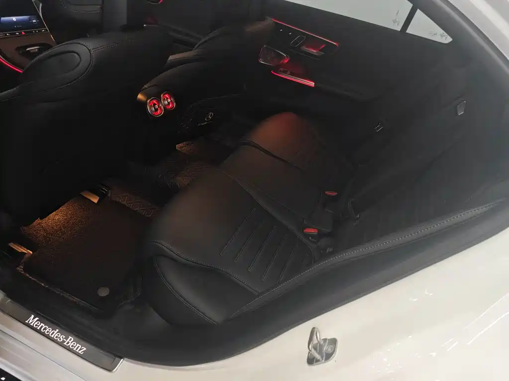 Mercedes-Benz C-Class — миниатюра 13