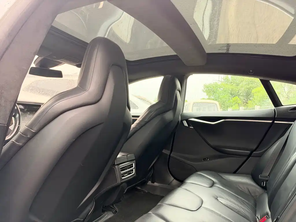 Tesla Model S — миниатюра 14