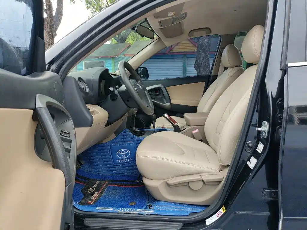Toyota RAV4 — миниатюра 9
