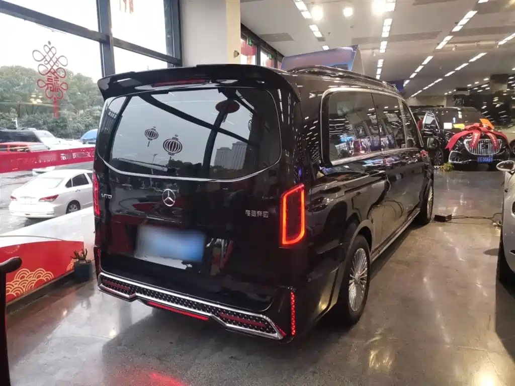 Mercedes-Benz Vito 2023 2.0T 7 мест