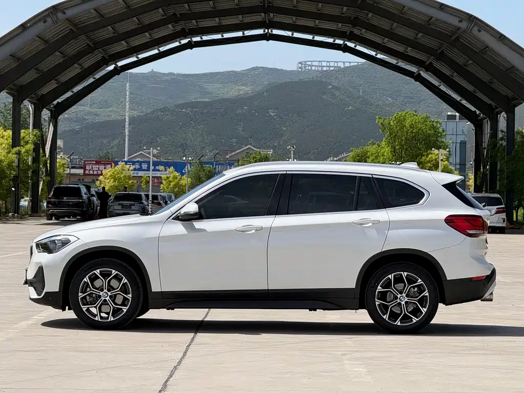 BMW X1 2022 sDrive25Li Lead