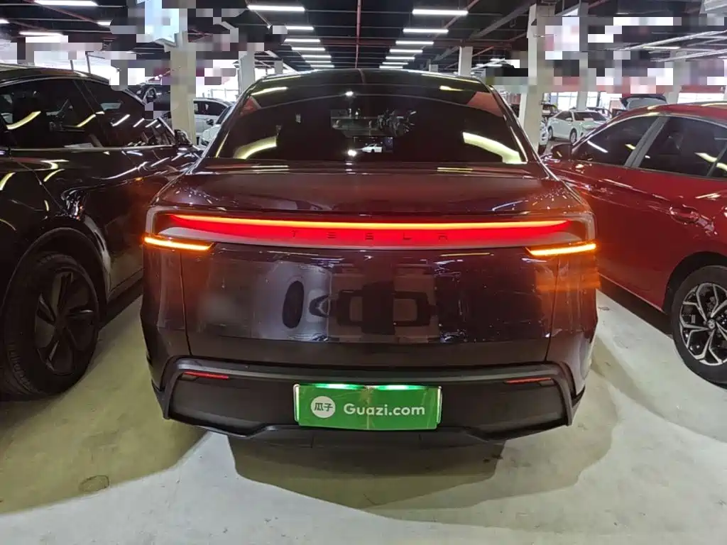 Tesla Model Y — миниатюра 6