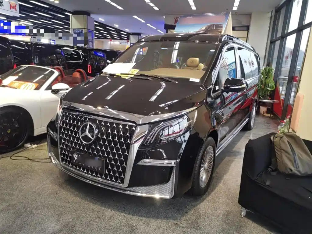 Mercedes-Benz Vito 2023 2.0T 7 мест