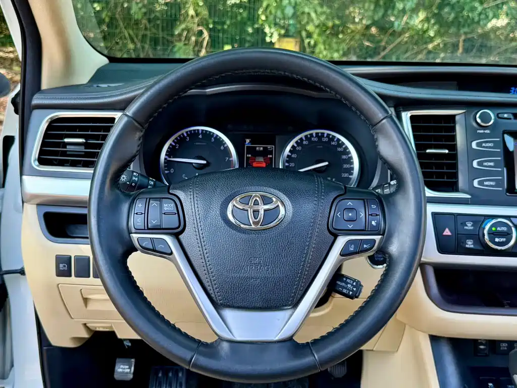 TOYOTA HIGHLANDER