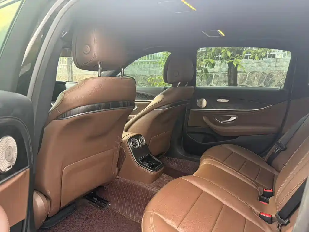 Mercedes-Benz E-Class — миниатюра 4