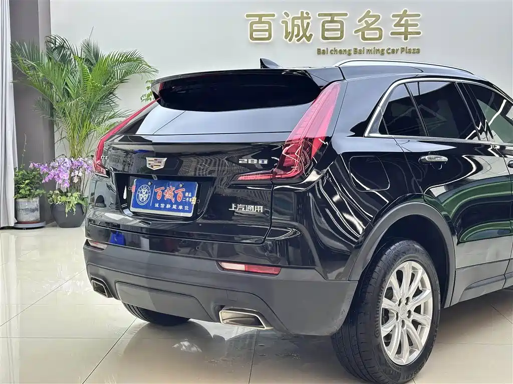 CADILLAC XT4