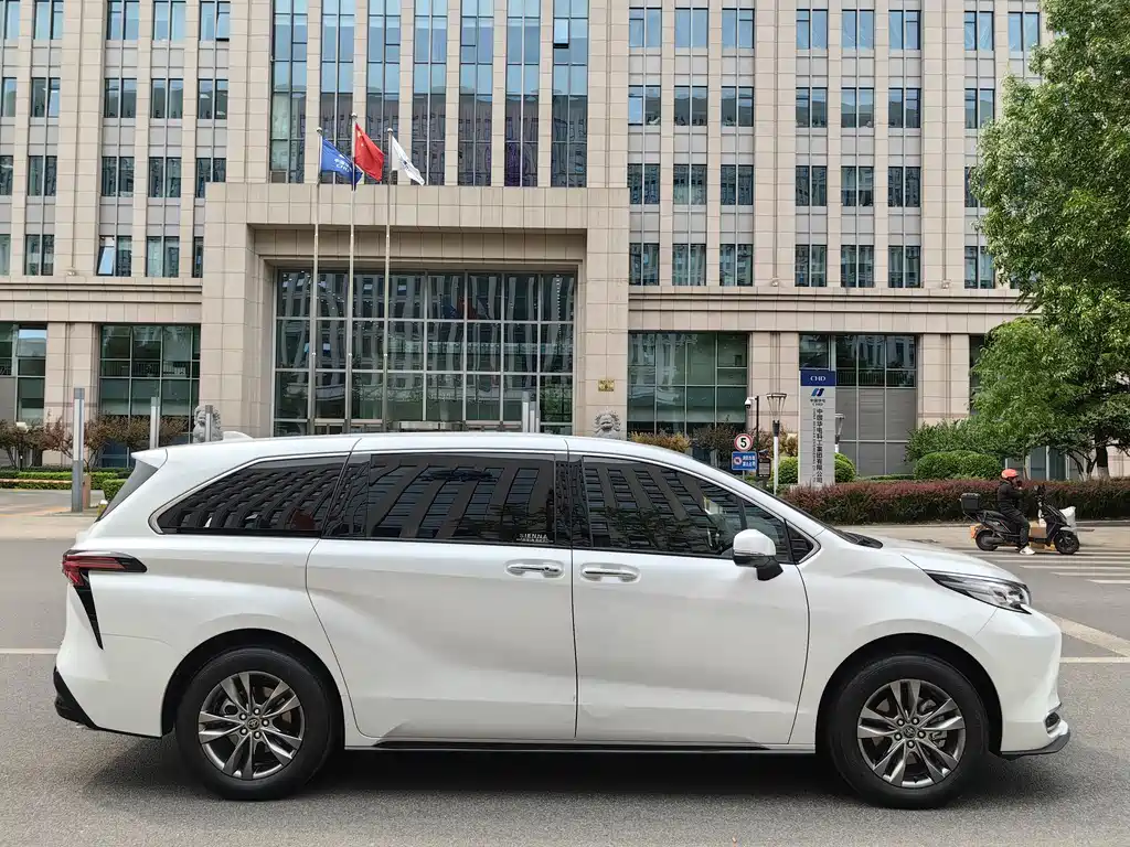 Toyota Sienna 2024 2.5L Luxury