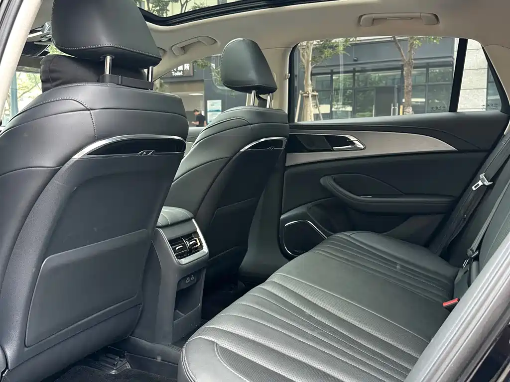 Hongqi Hongqi H5 — миниатюра 6