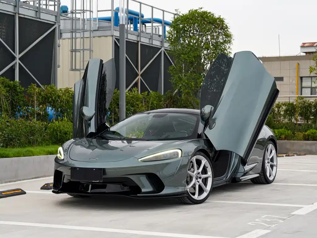 McLaren GT