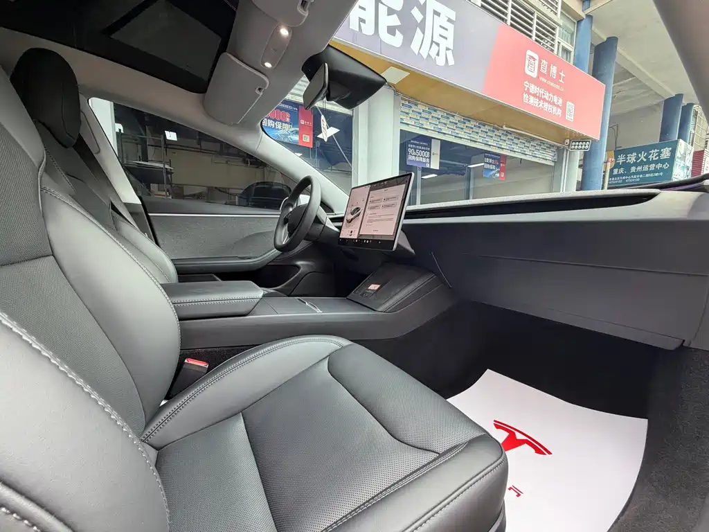 Tesla Model 3 — миниатюра 10