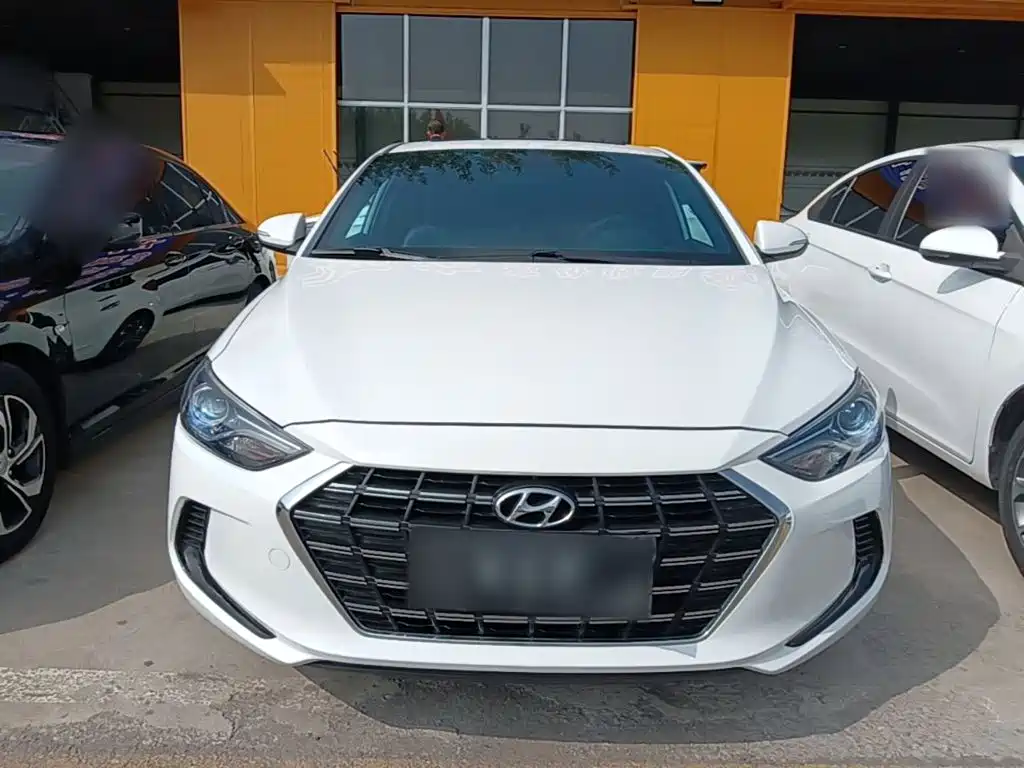 Hyundai Elantra — миниатюра 3