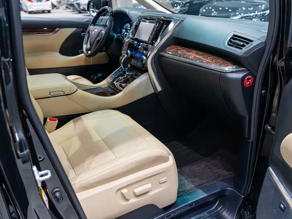 Toyota Alphard 2018 3.5L Luxury