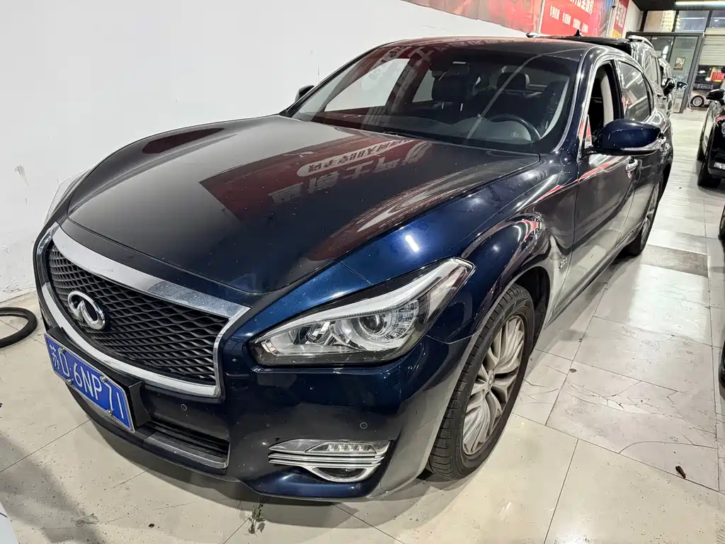 Infiniti Q70 2020