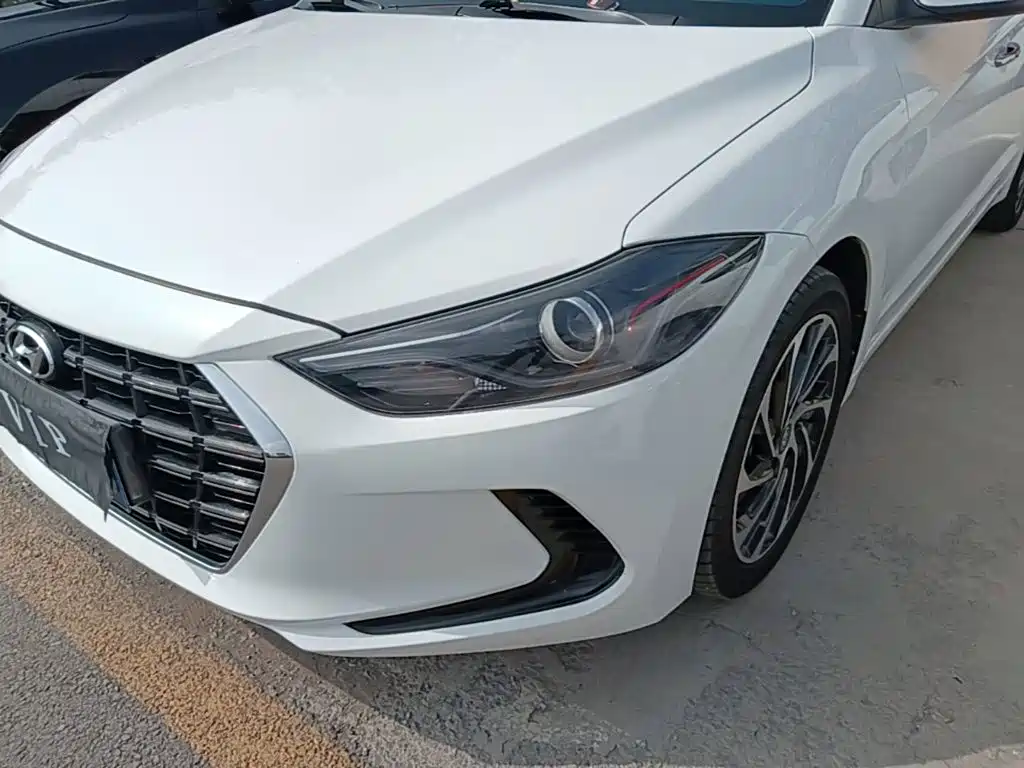 Hyundai Elantra — миниатюра 24