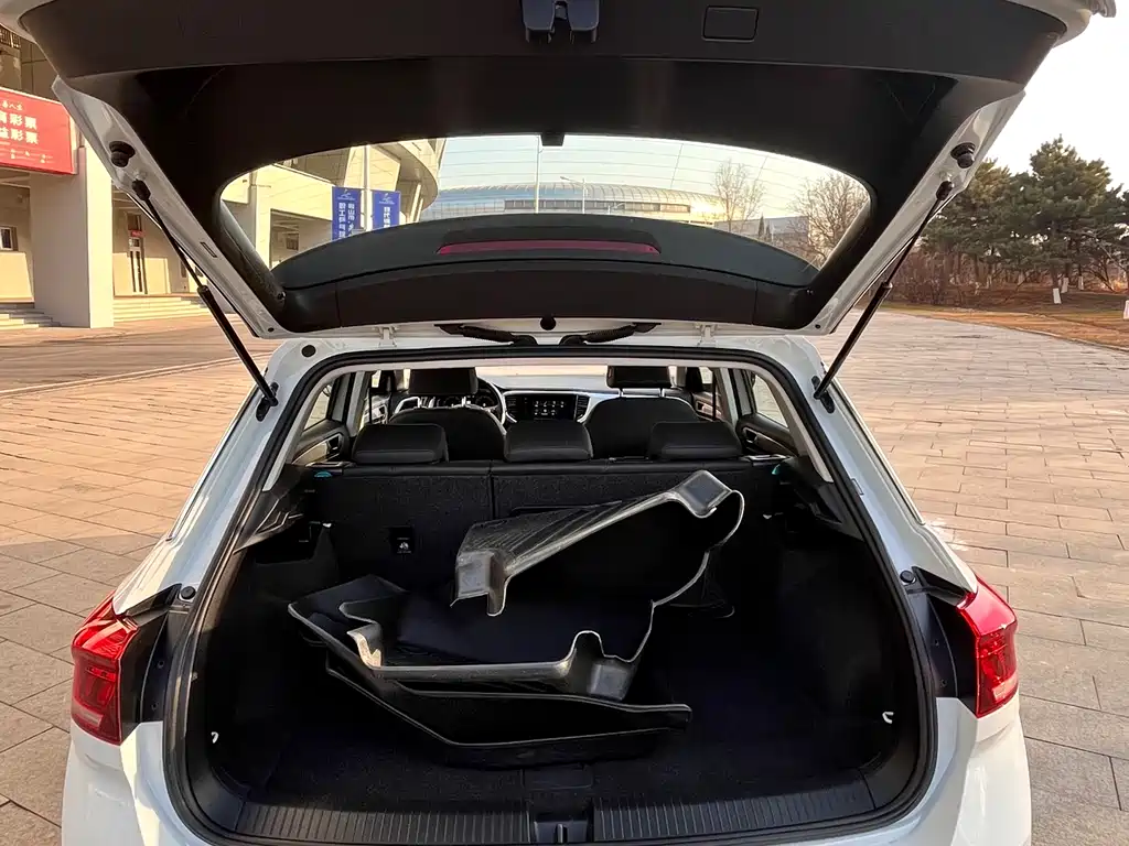 VOLKSWAGEN T ROC EXPLORING SONGS