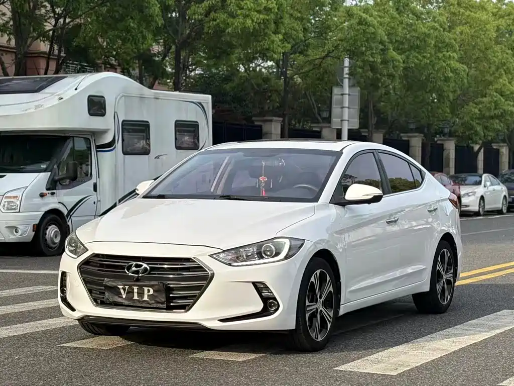 Купить Hyundai Elantra