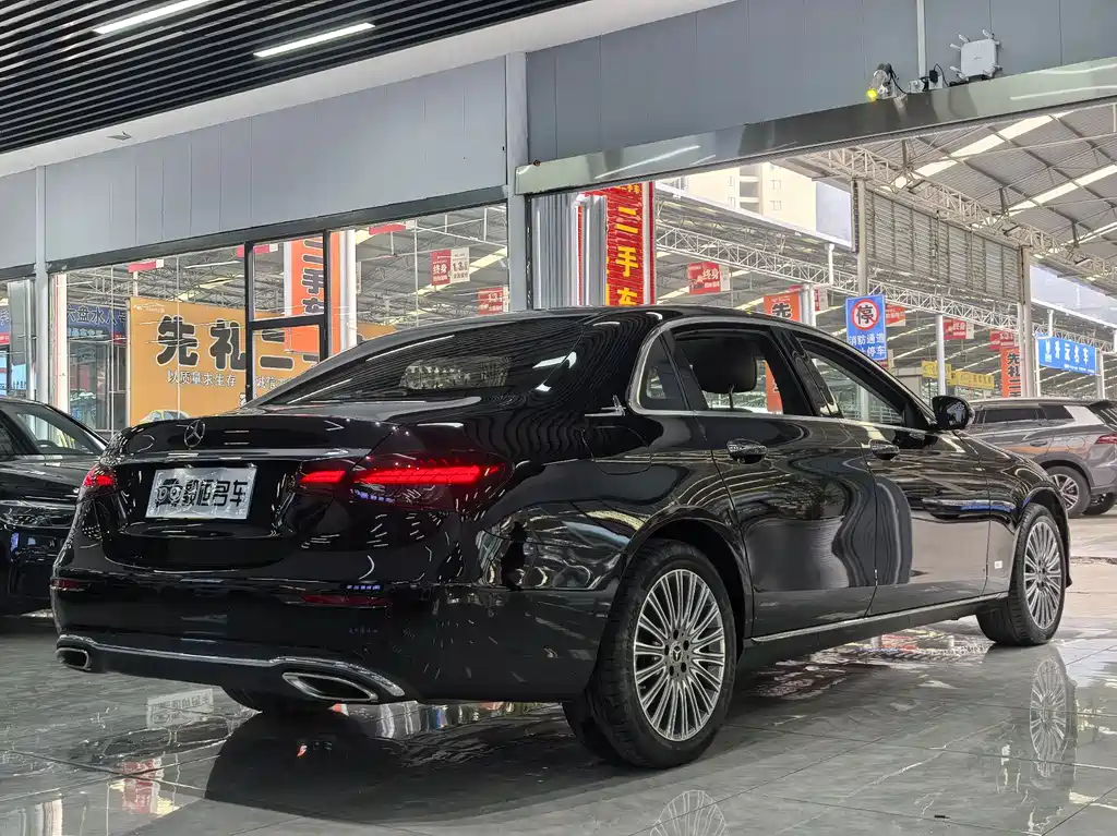 MERCEDES-BENZ E CLASS