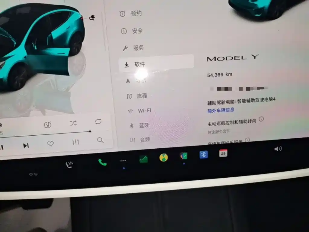 Tesla Model Y — миниатюра 12
