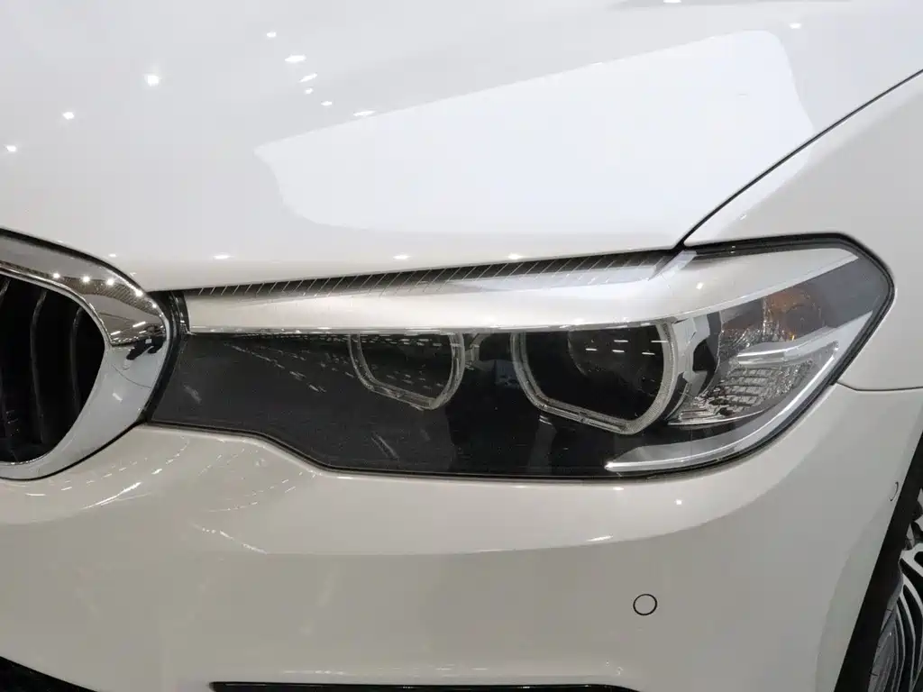 BMW 5 Series — миниатюра 18