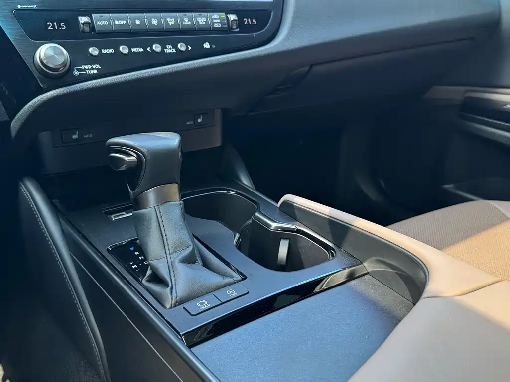 Lexus ES — миниатюра 23