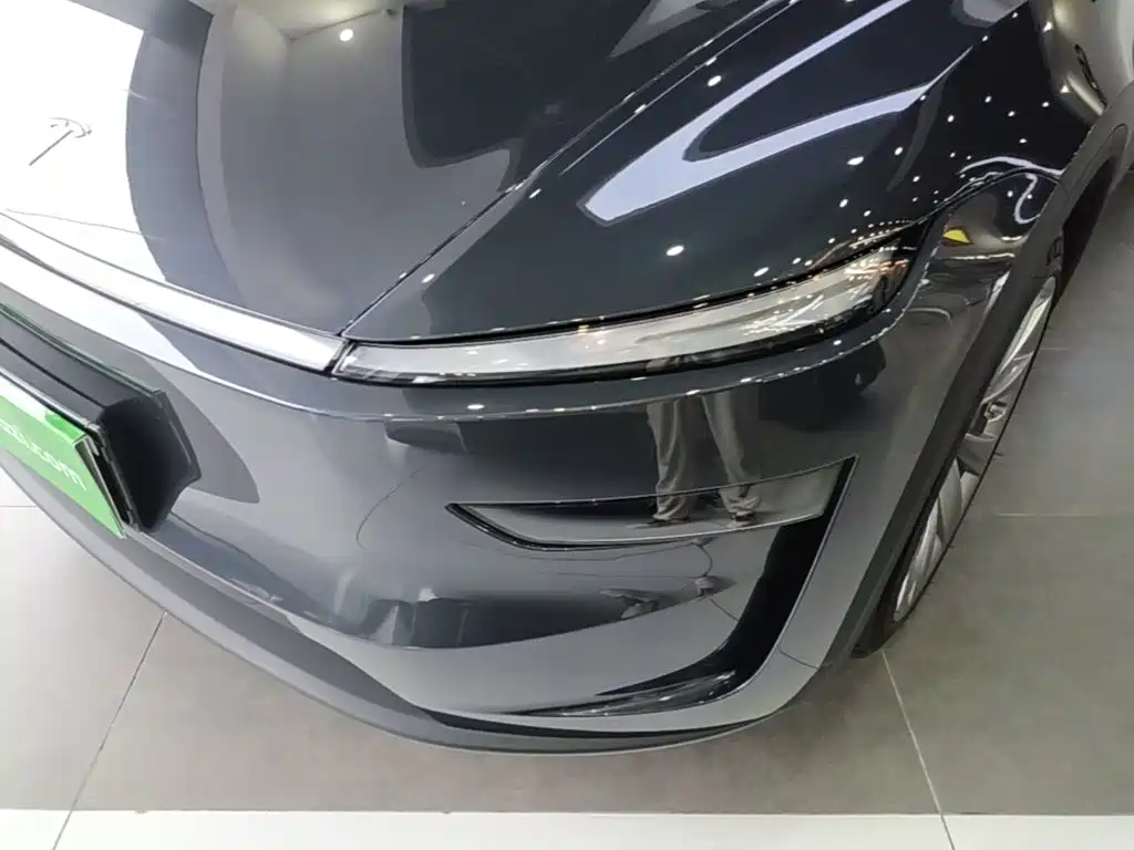 Tesla Model Y — миниатюра 24