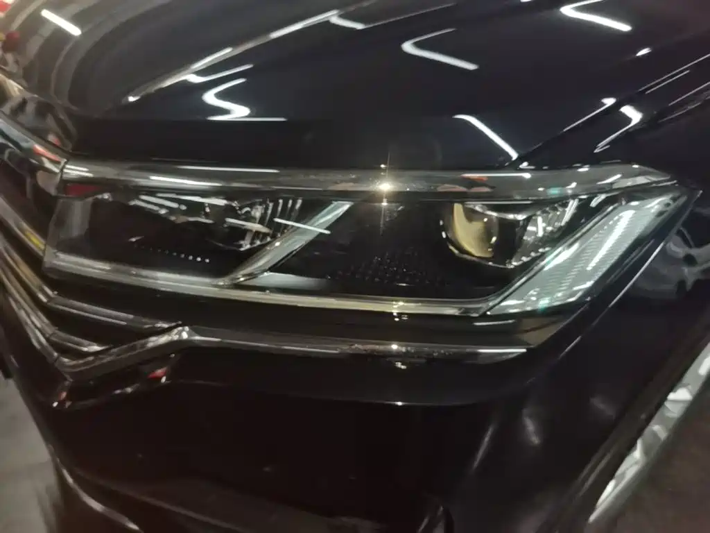 Volkswagen Touareg — миниатюра 24