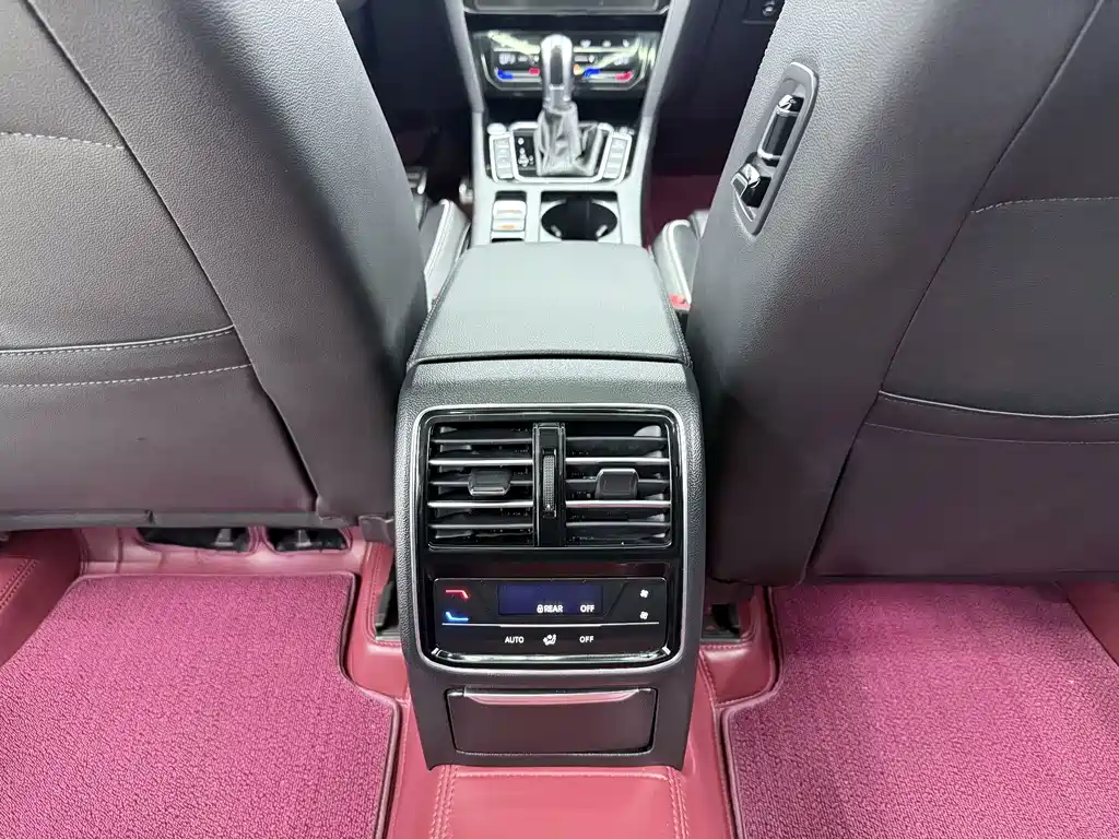 Volkswagen Magotan PHEV — миниатюра 11